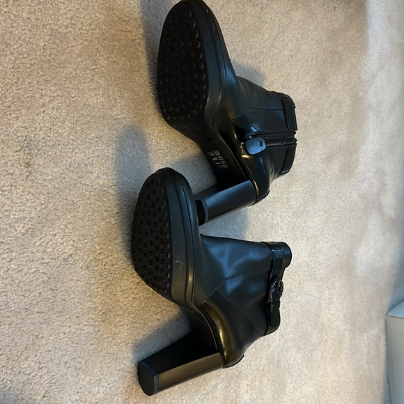 Tod’s Women Ankle Boots - Picture 5 of 5